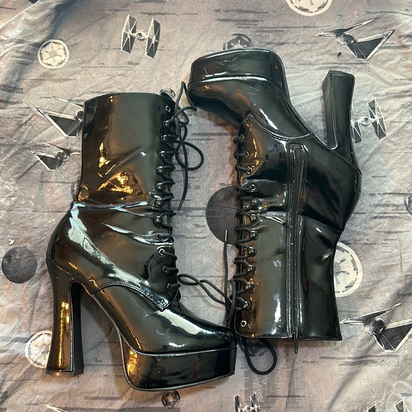 Pleaser Shoes - PLEASER WITCHY GOTH BOOTS sz 9